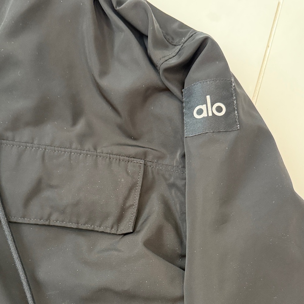 ALO Yoga Black crop rain Jacket pullover size xs - Picture 4 of 6